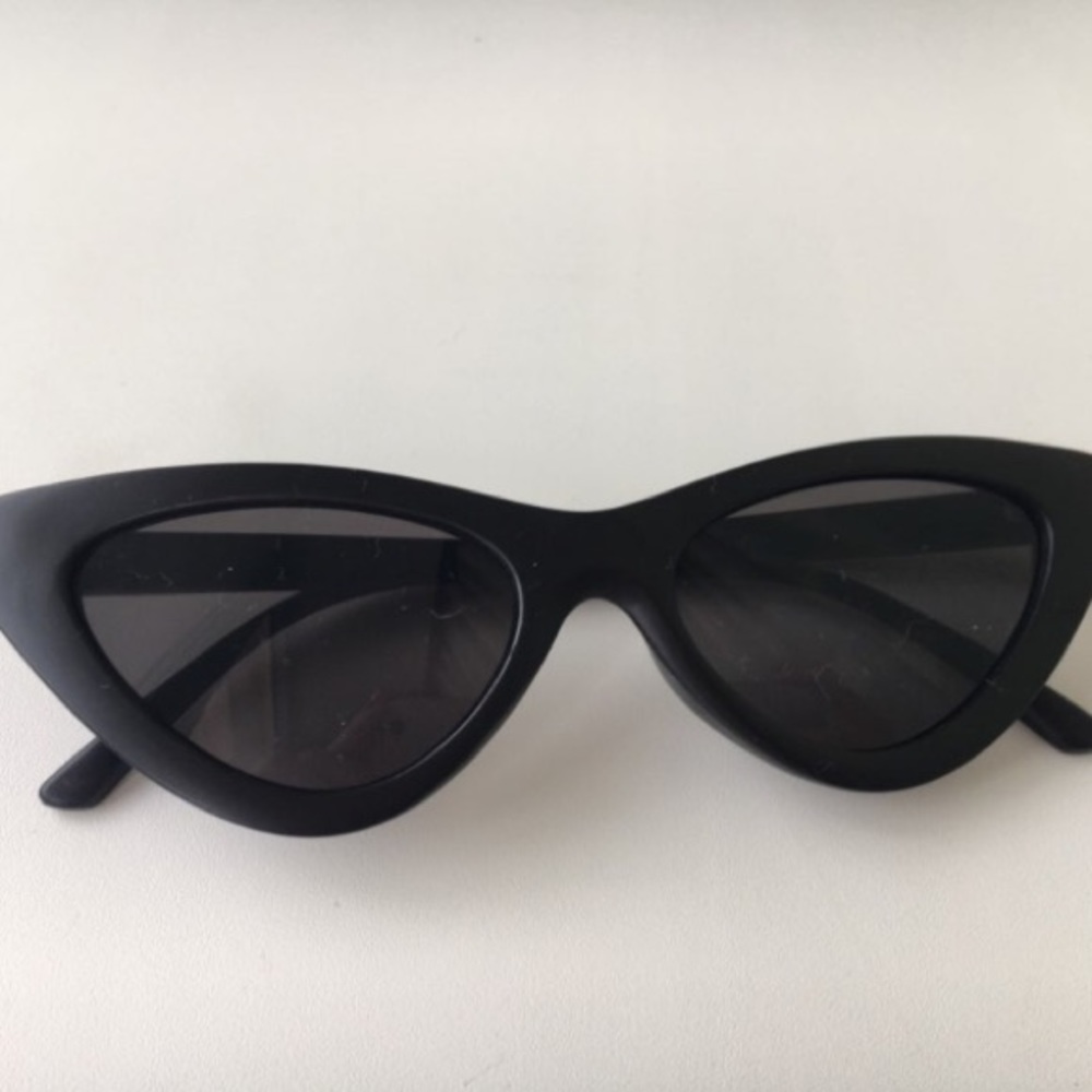 Retro Matte Black Cat Eye Sunglasses - Picture 3 of 4